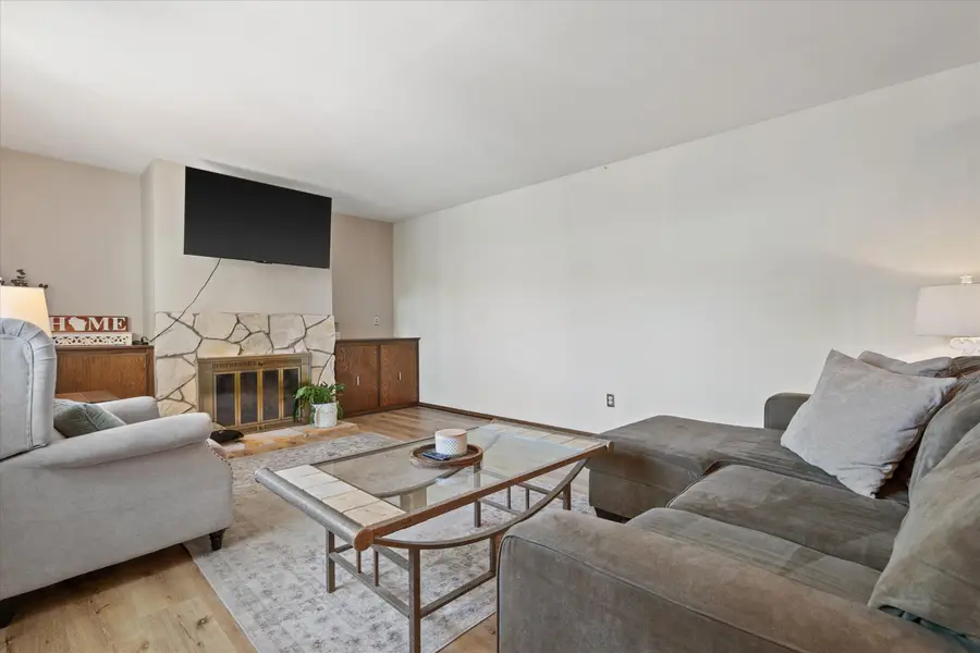 16250 W Coachlight Dr, New Berlin, WI 53151 - #2