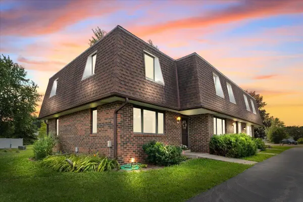 272 Karen Ct, Hartford, WI 53027
