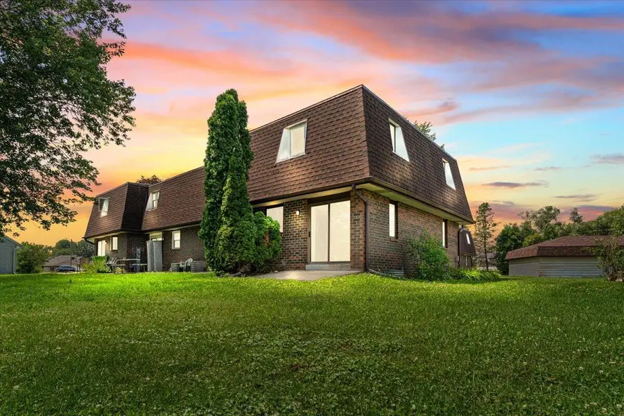 272 Karen Ct, Hartford, WI 53027 - #2