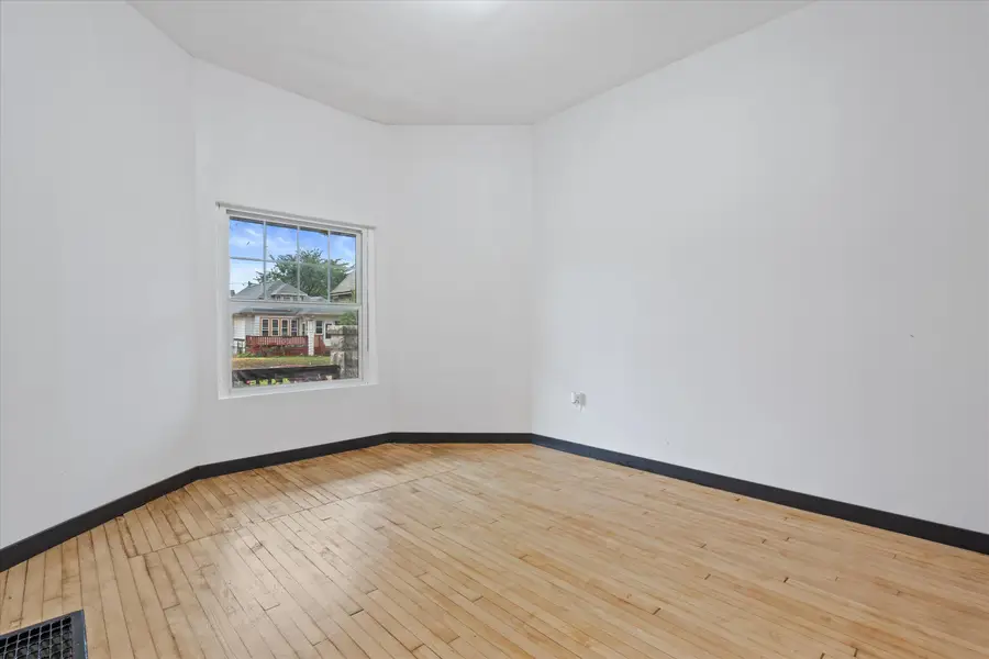 1322 W Concordia Ave, Milwaukee, WI 53206 - #2