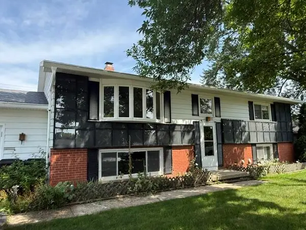 407 Glenview Ct, Fort Atkinson, WI 53538