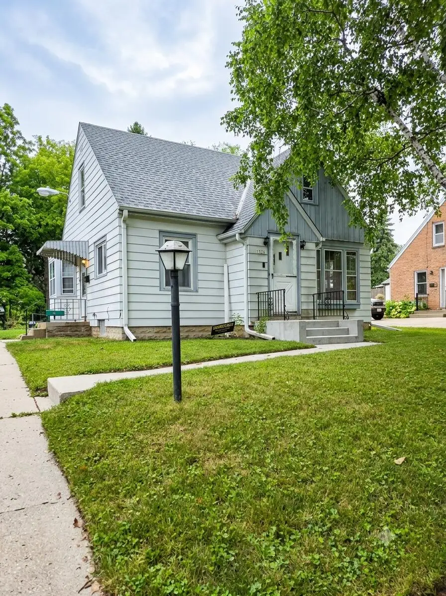 6615 N 42nd St, Milwaukee, WI 53209 - #2