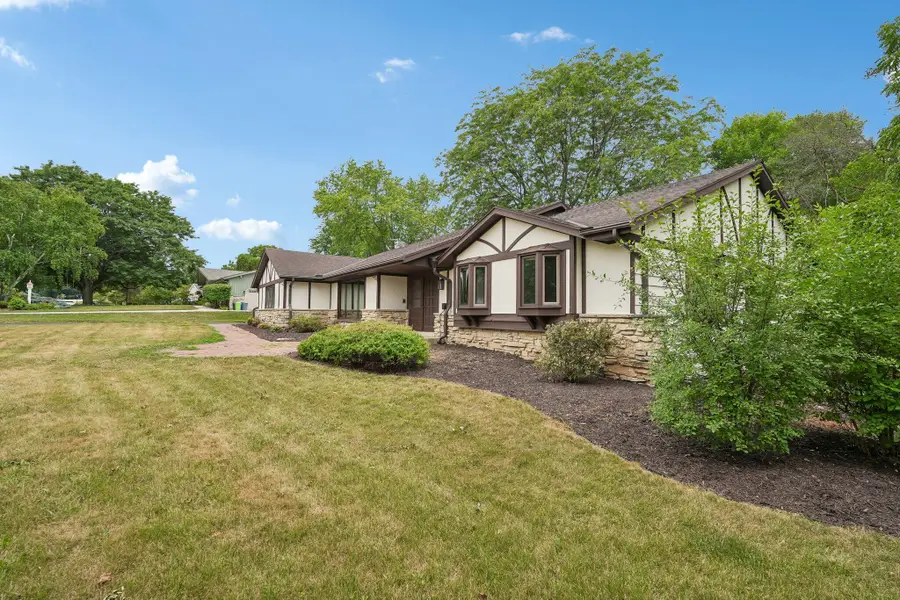 3665 Shadybrook Pl, Brookfield, WI 53005 - #2