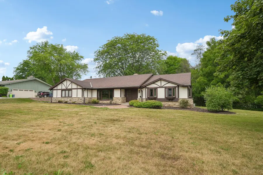 3665 Shadybrook Pl, Brookfield, WI 53005 - #3