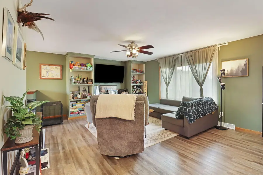 2117 Newberry Ln, Caledonia, WI 53402 - #2