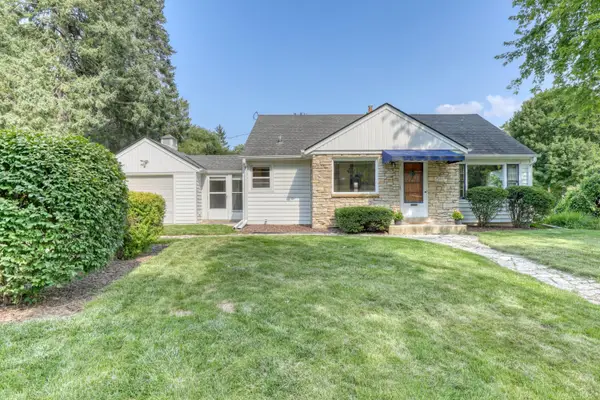 W160N8714 Patton Dr, Menomonee Falls, WI 53051