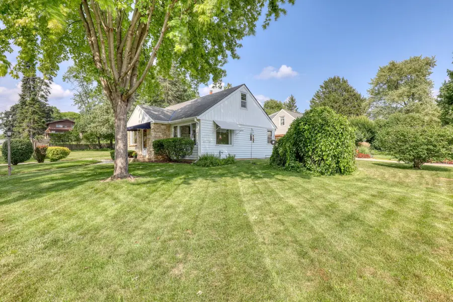 W160N8714 Patton Dr, Menomonee Falls, WI 53051 - #3