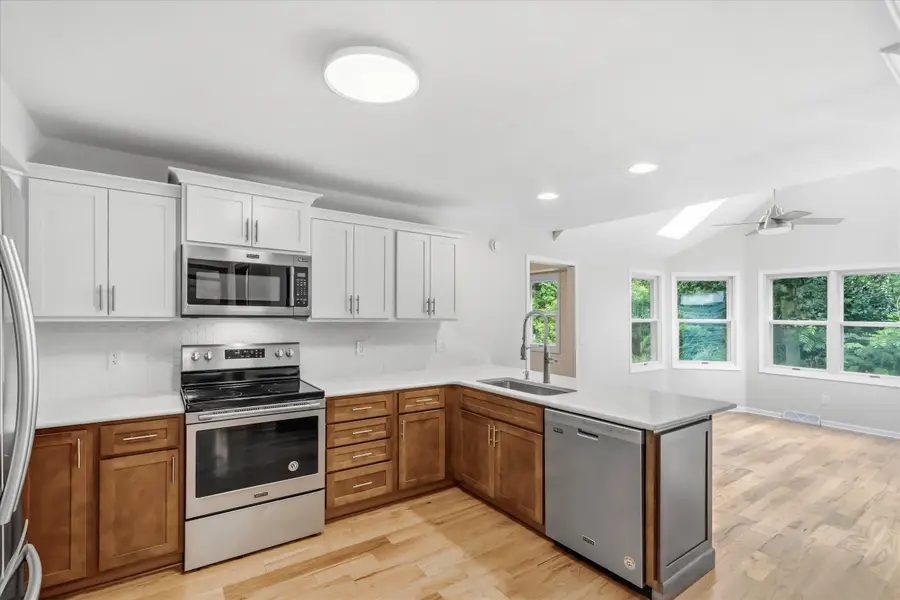 546 Beechwood Dr, Cedarburg, WI 53012 - #2