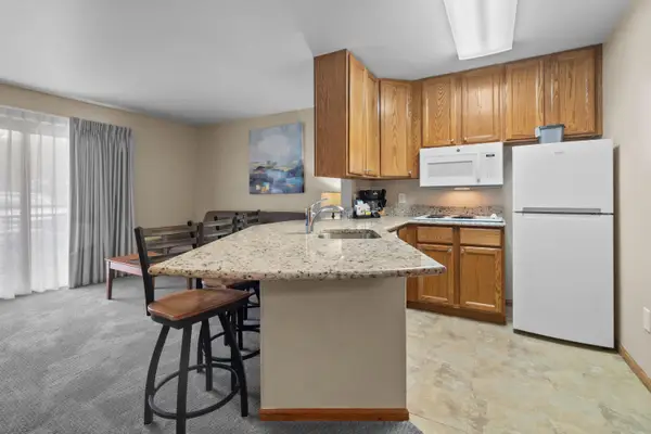 111 Center St, Lake Geneva, WI 53147