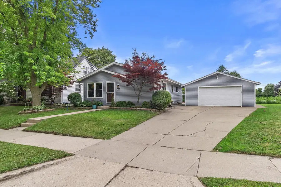 5253 S 8th St, Milwaukee, WI 53221 - #2