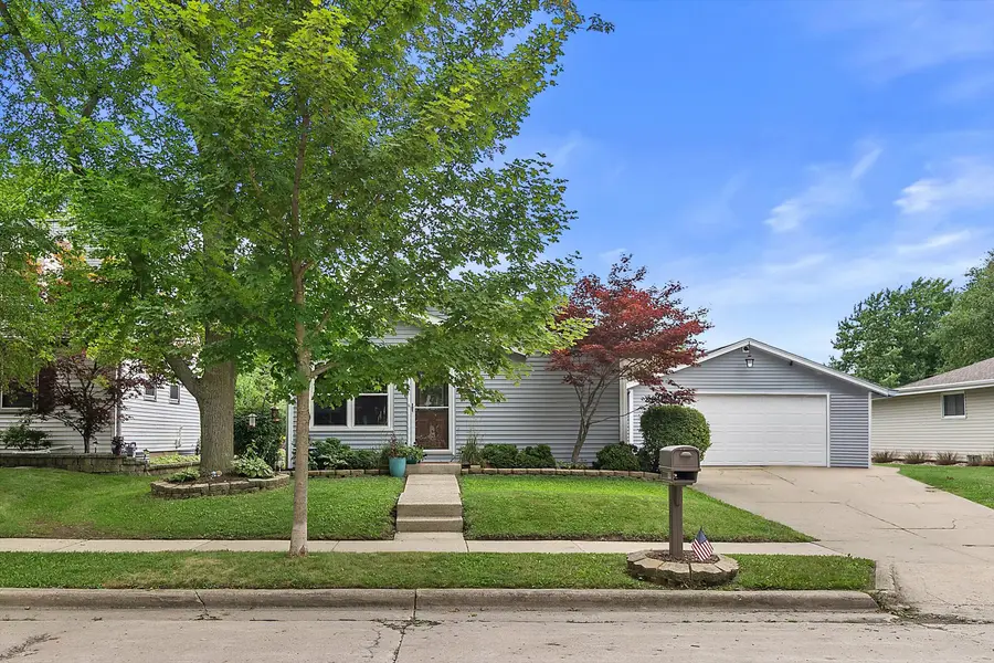 5253 S 8th St, Milwaukee, WI 53221 - #3