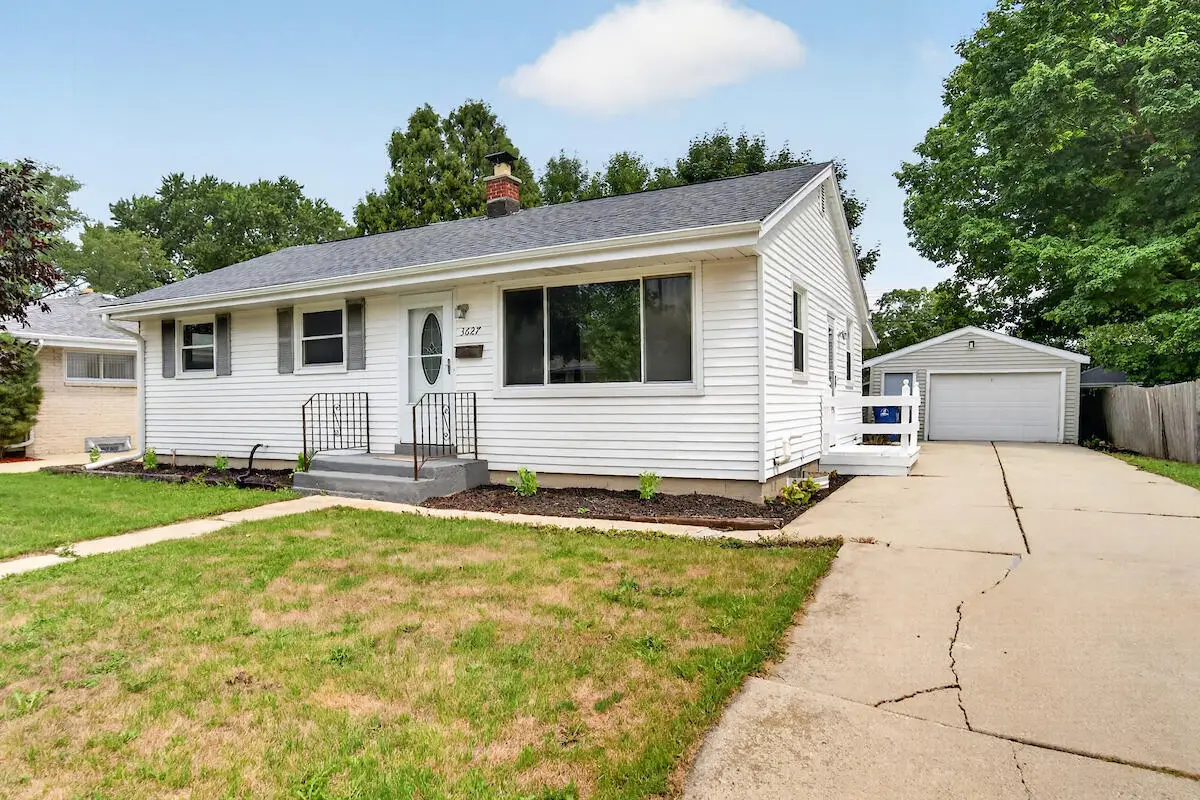 3627 Regency Dr, Racine, WI 53402 - #1