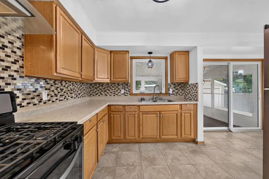 3627 Regency Dr, Racine, WI 53402 - #2