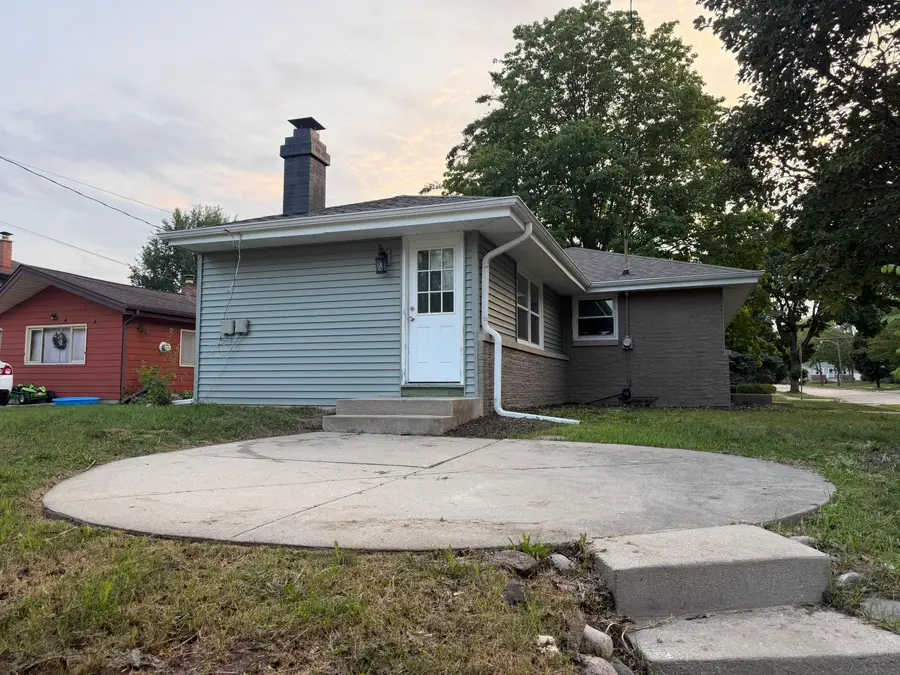 8035 W Warnimont Ave, Milwaukee, WI 53220 - #3
