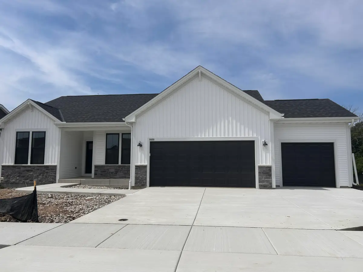 9569 S Sophia Ct, Franklin, WI 53132 - #1