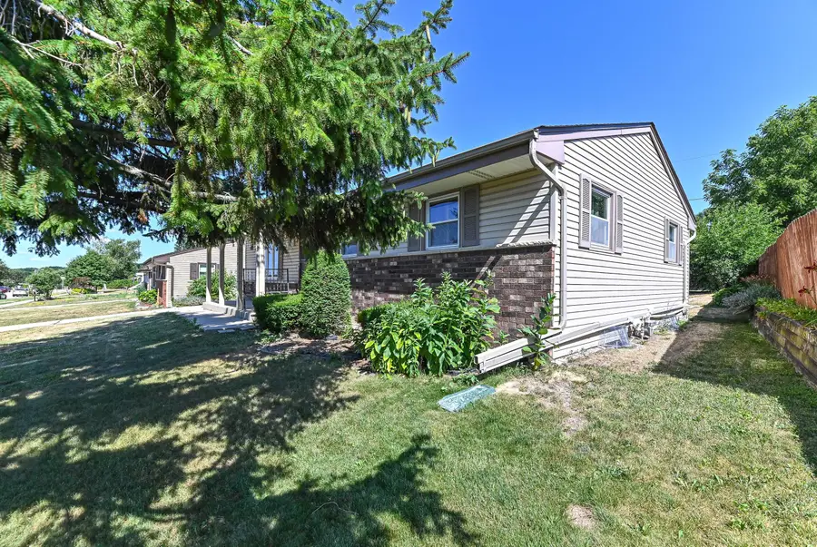 1220 Lakeview Ave, South Milwaukee, WI 53172 - #2