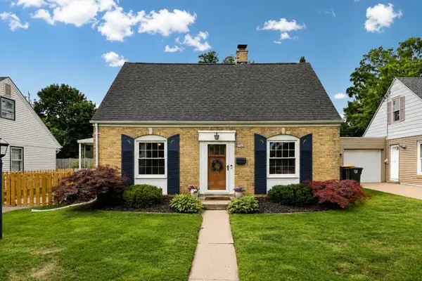 7923 Eagle St, Wauwatosa, WI 53213
