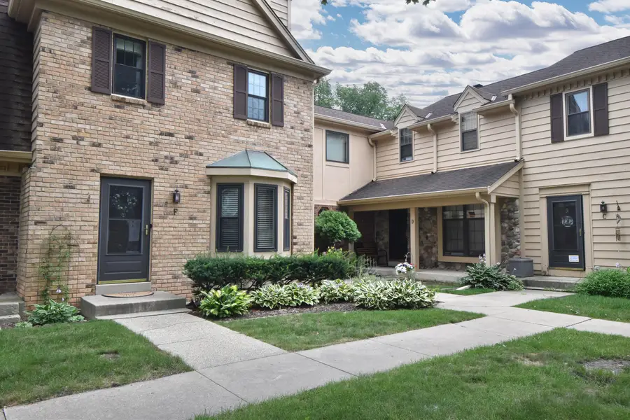 384 Willow Grove Dr, Pewaukee, WI 53072 - #3