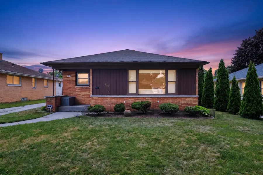 8109 W Potomac Ave, Milwaukee, WI 53218 - #2