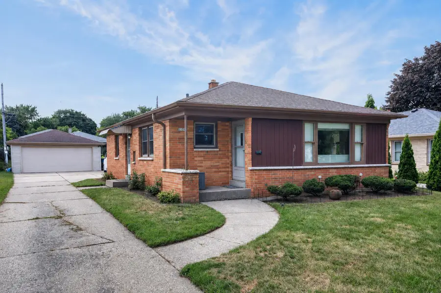 8109 W Potomac Ave, Milwaukee, WI 53218 - #3