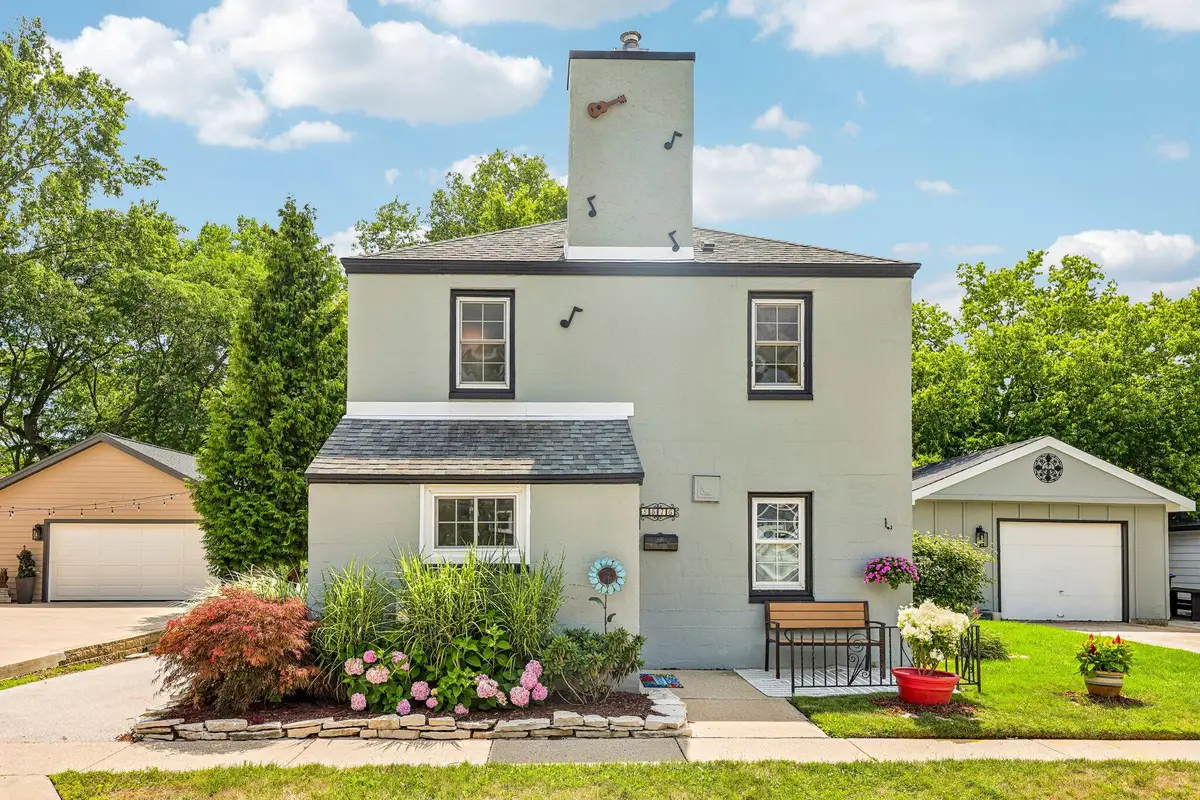 5576 Angle Ln, Greendale, WI 53129 - #1