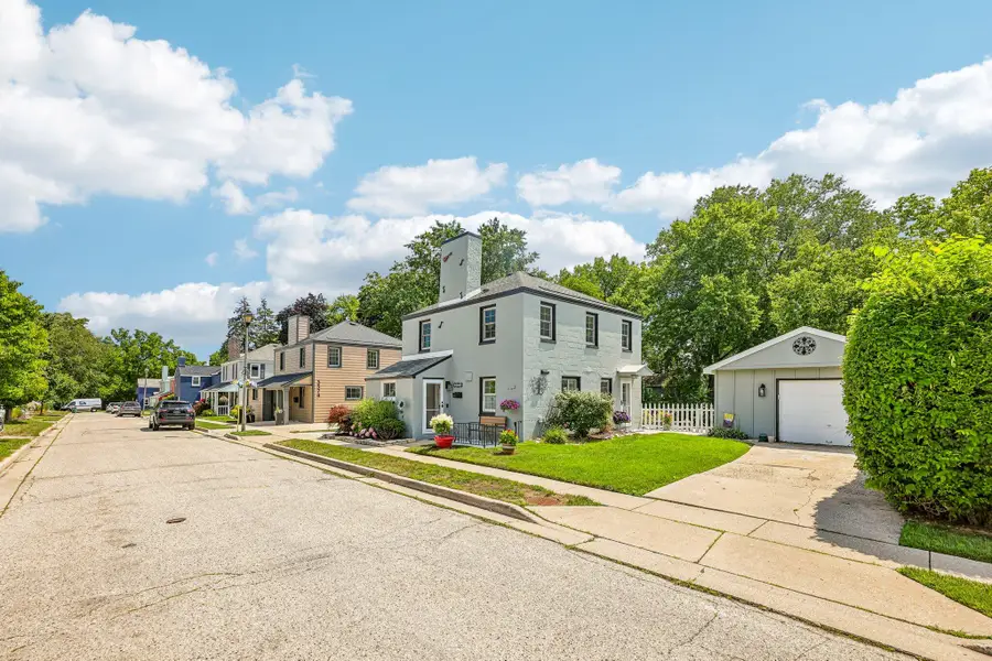 5576 Angle Ln, Greendale, WI 53129 - #2