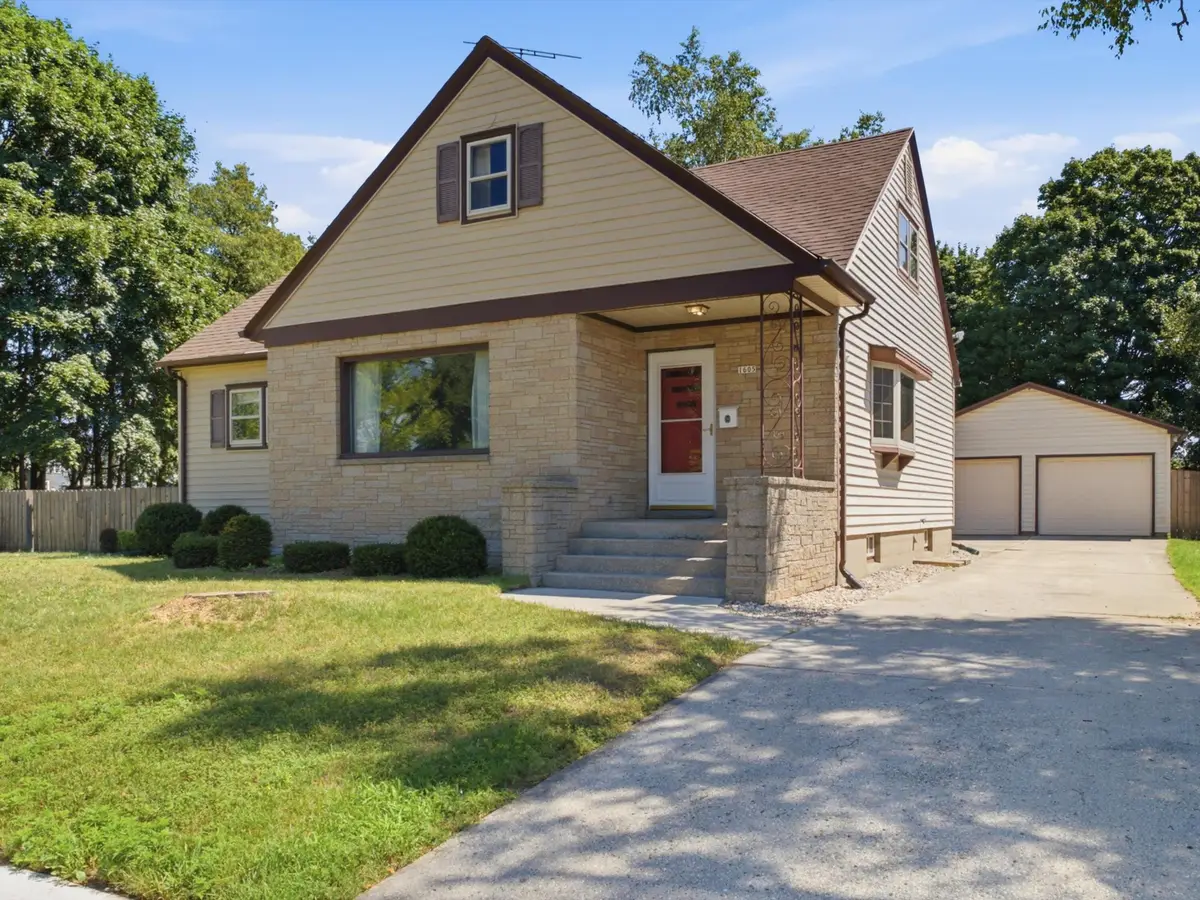 1605 S 18th St, Manitowoc, WI 54220 - #1