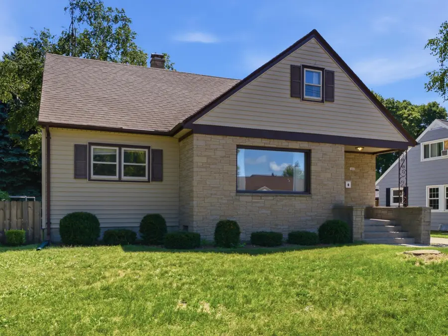 1605 S 18th St, Manitowoc, WI 54220 - #2