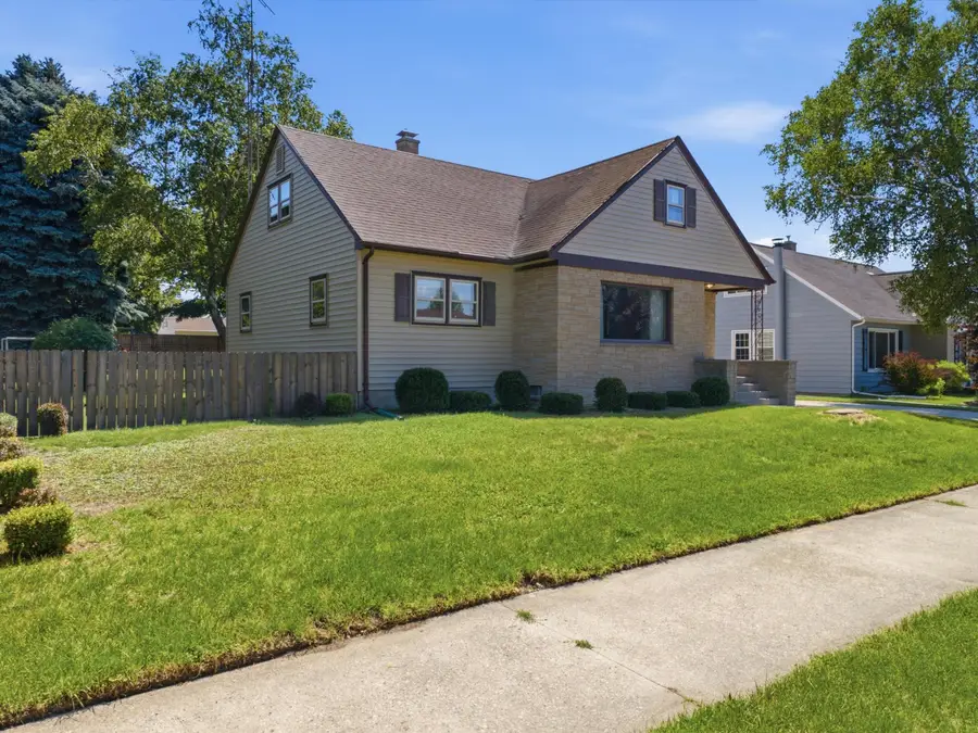 1605 S 18th St, Manitowoc, WI 54220 - #3