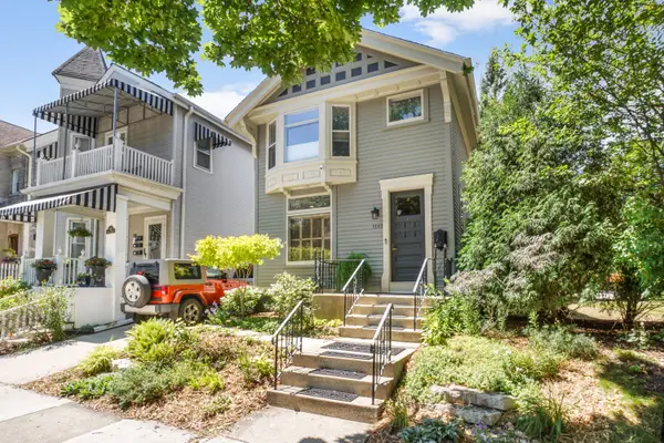 1323 N Astor St, Milwaukee, WI 53202