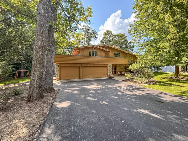 W267N7141 White Oak Dr, Lisbon, WI 53089