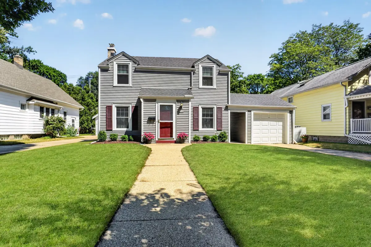 5008 N Elkhart Ave, Whitefish Bay, WI 53217 - #1