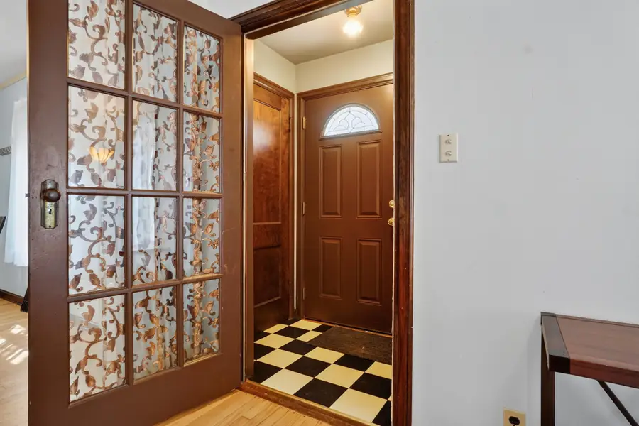 5008 N Elkhart Ave, Whitefish Bay, WI 53217 - #3