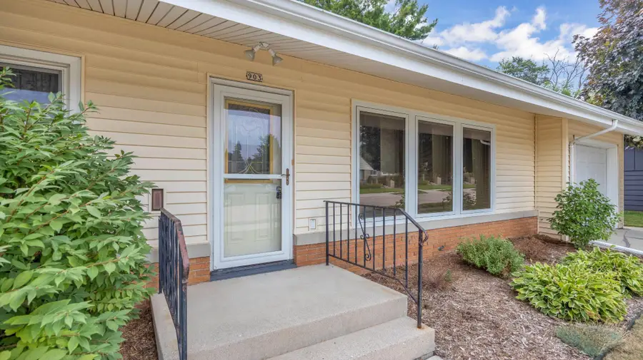 903 N 27th St, Sheboygan, WI 53081 - #3