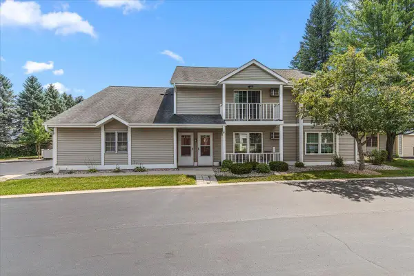 631 Barrington Ct, West Bend, WI 53095