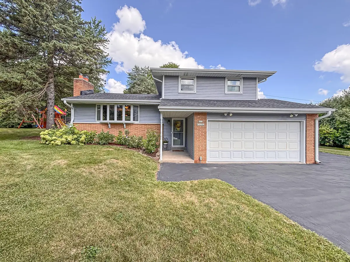 N51W16590 Fair Oak Ct, Menomonee Falls, WI 53051 - #1