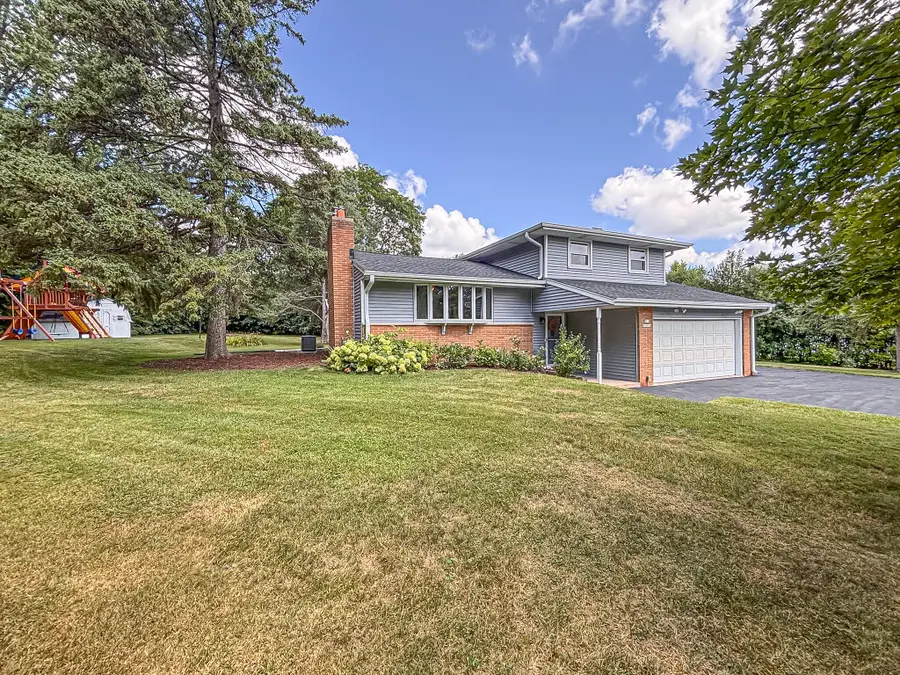 N51W16590 Fair Oak Ct, Menomonee Falls, WI 53051 - #2