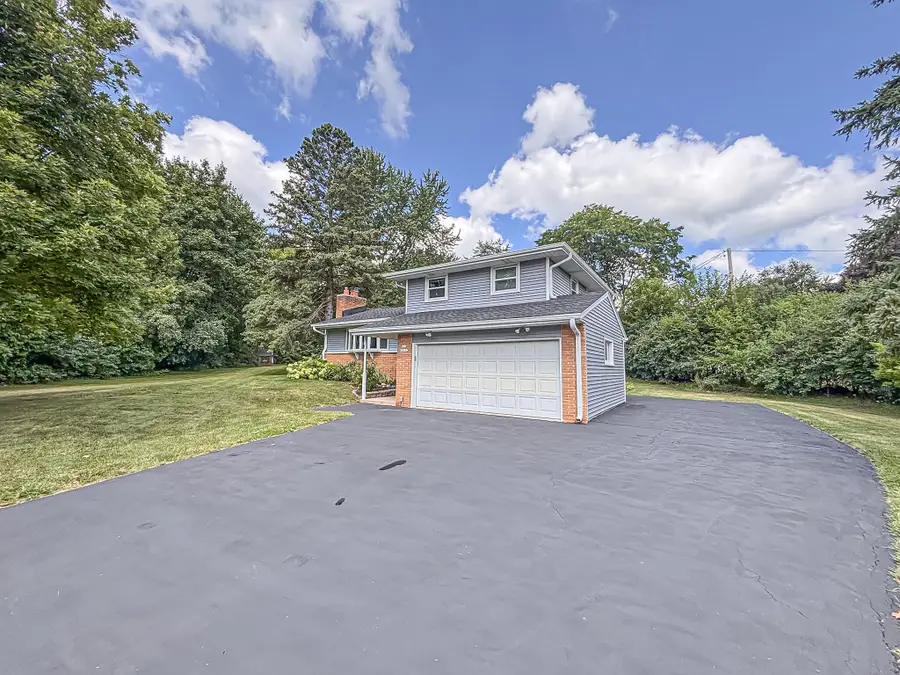 N51W16590 Fair Oak Ct, Menomonee Falls, WI 53051 - #3
