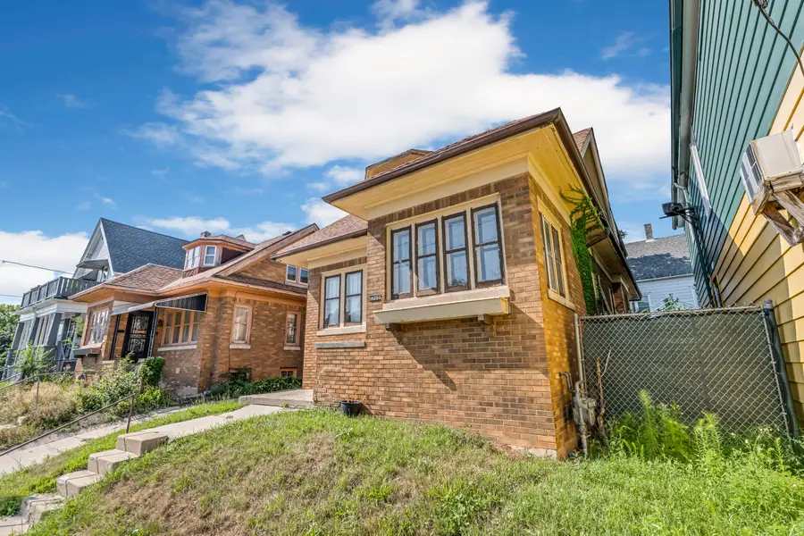 1306 W Keefe Ave, Milwaukee, WI 53206 - #3