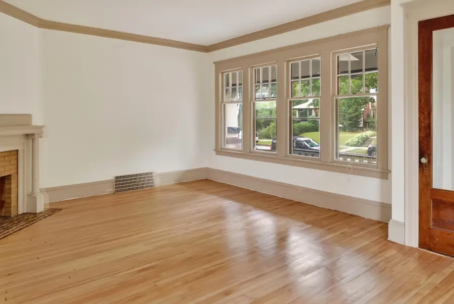 2951 N Farwell Ave, Milwaukee, WI 53211 - #3