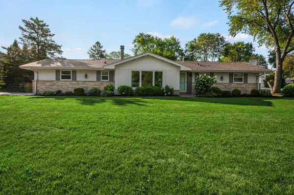 3440 Sleepy Hollow Ln, Brookfield, WI 53005