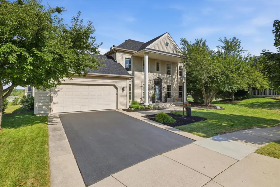917 Parkton Dr, Waukesha, WI 53189 - #2
