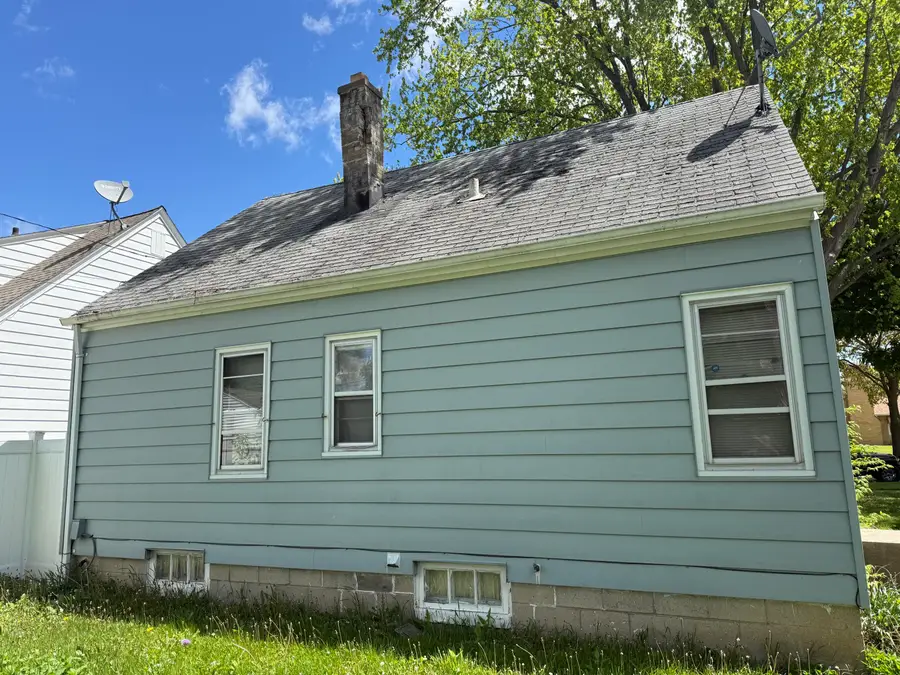 3809 N 58th Blvd, Milwaukee, WI 53216 - #2