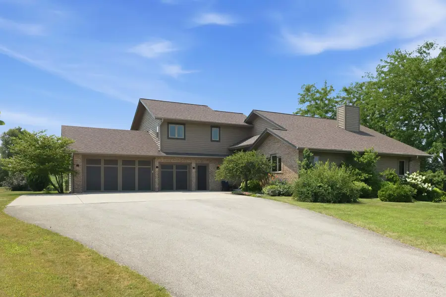 37015 Lower Lake Rd, Summit, WI 53066 - #2