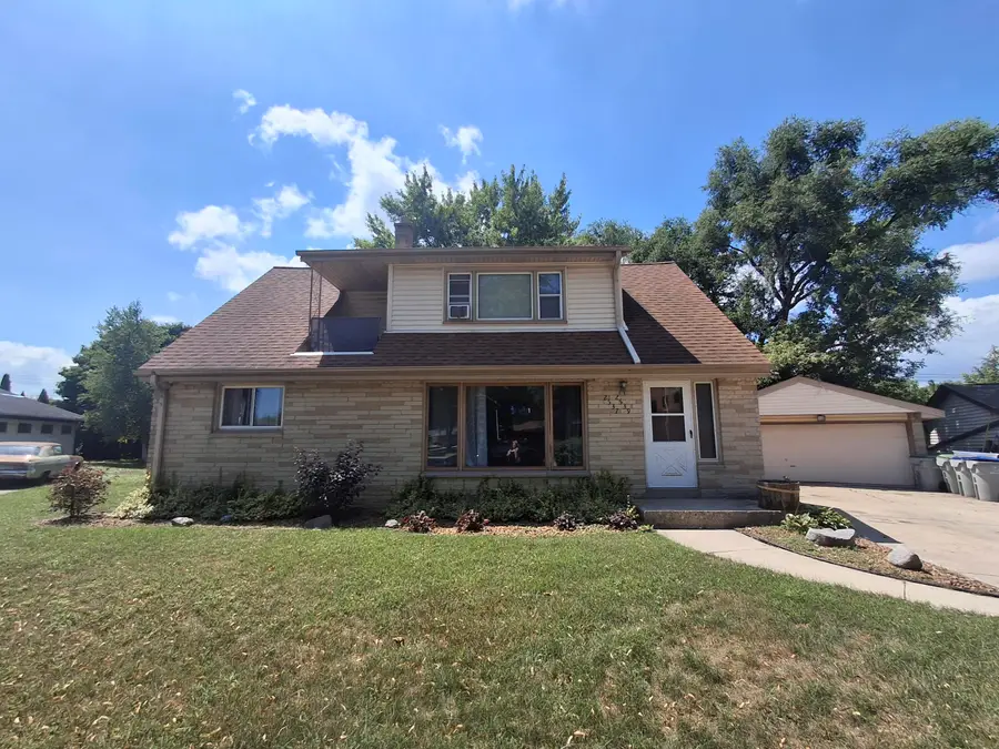 2537 W Bridge St, Milwaukee, WI 53221 - #3