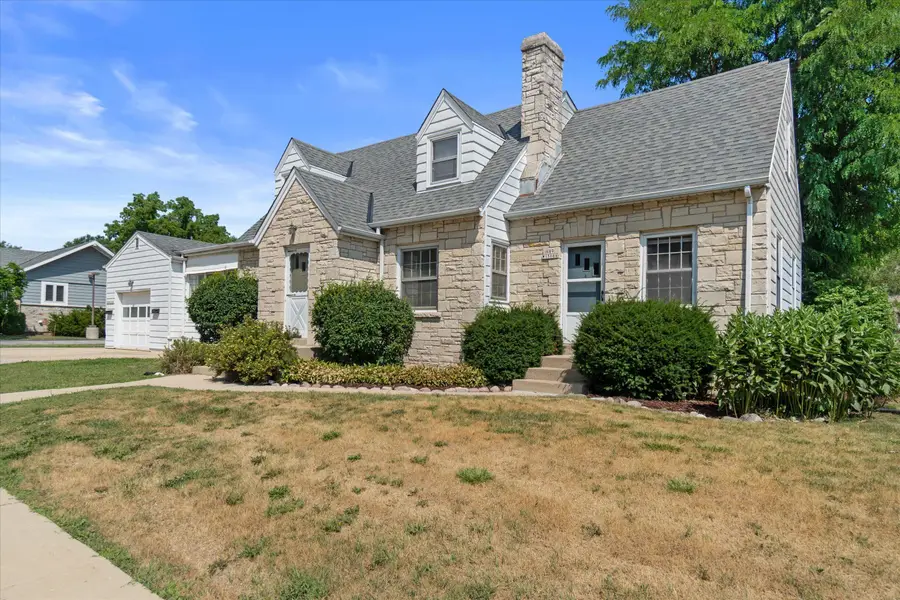 N89W15660 Main St, Menomonee Falls, WI 53051 - #2