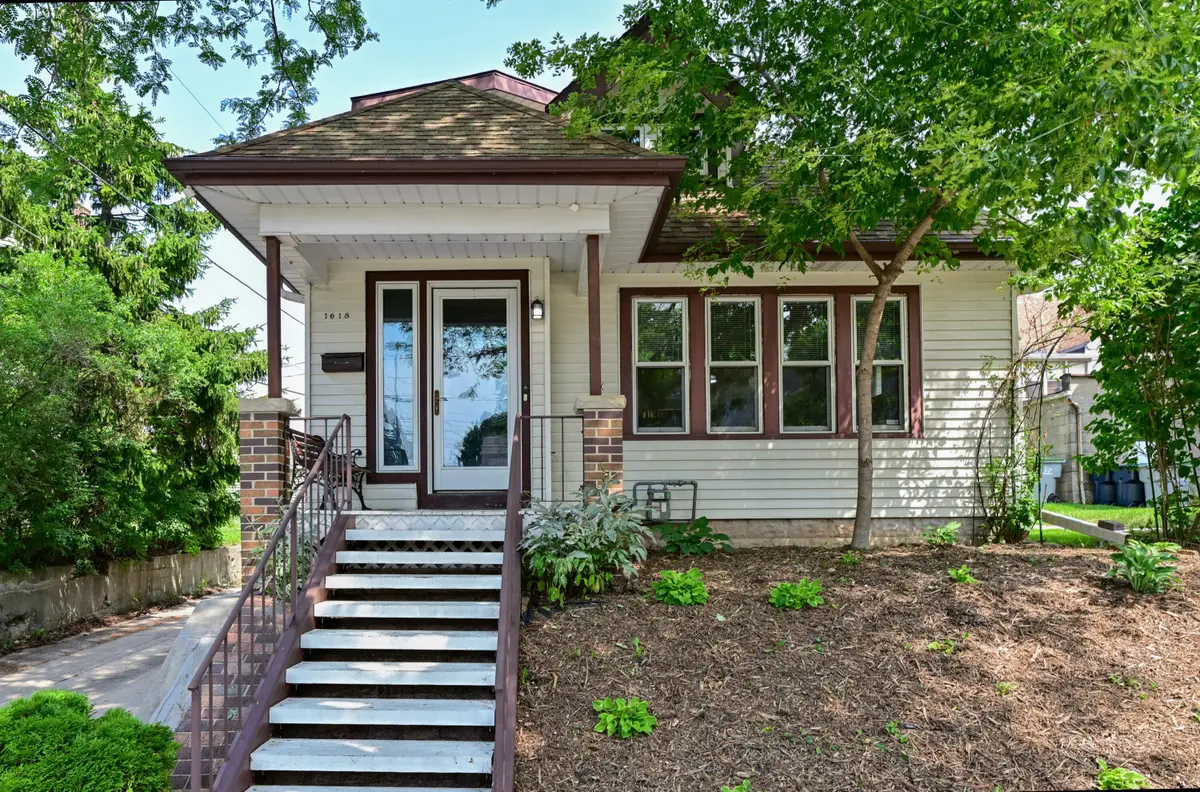 1618 E Newport Ave, Milwaukee, WI 53211 - #1