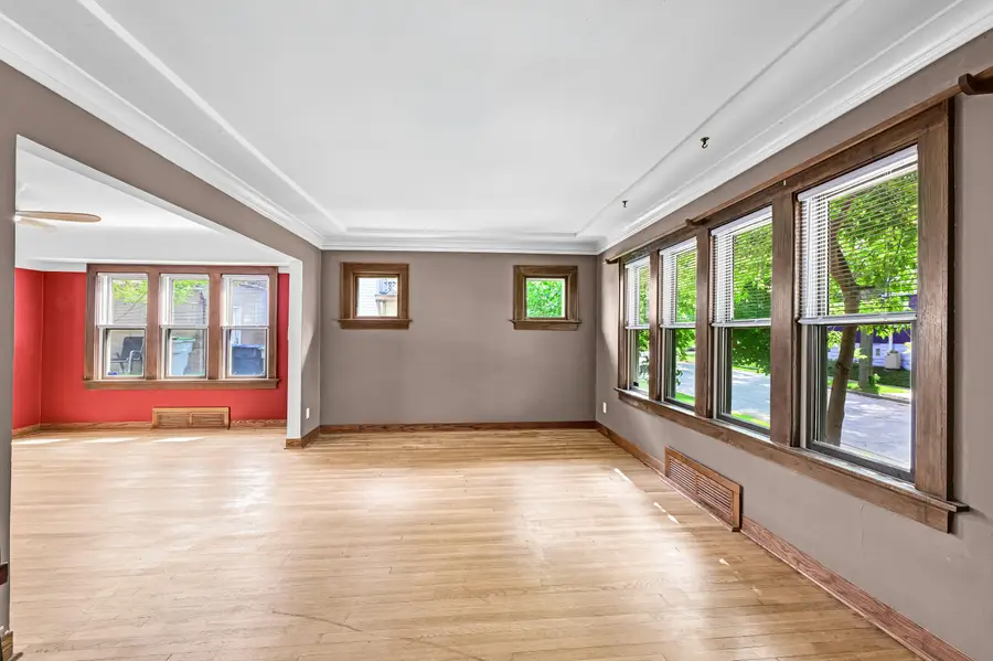 1618 E Newport Ave, Milwaukee, WI 53211 - #3