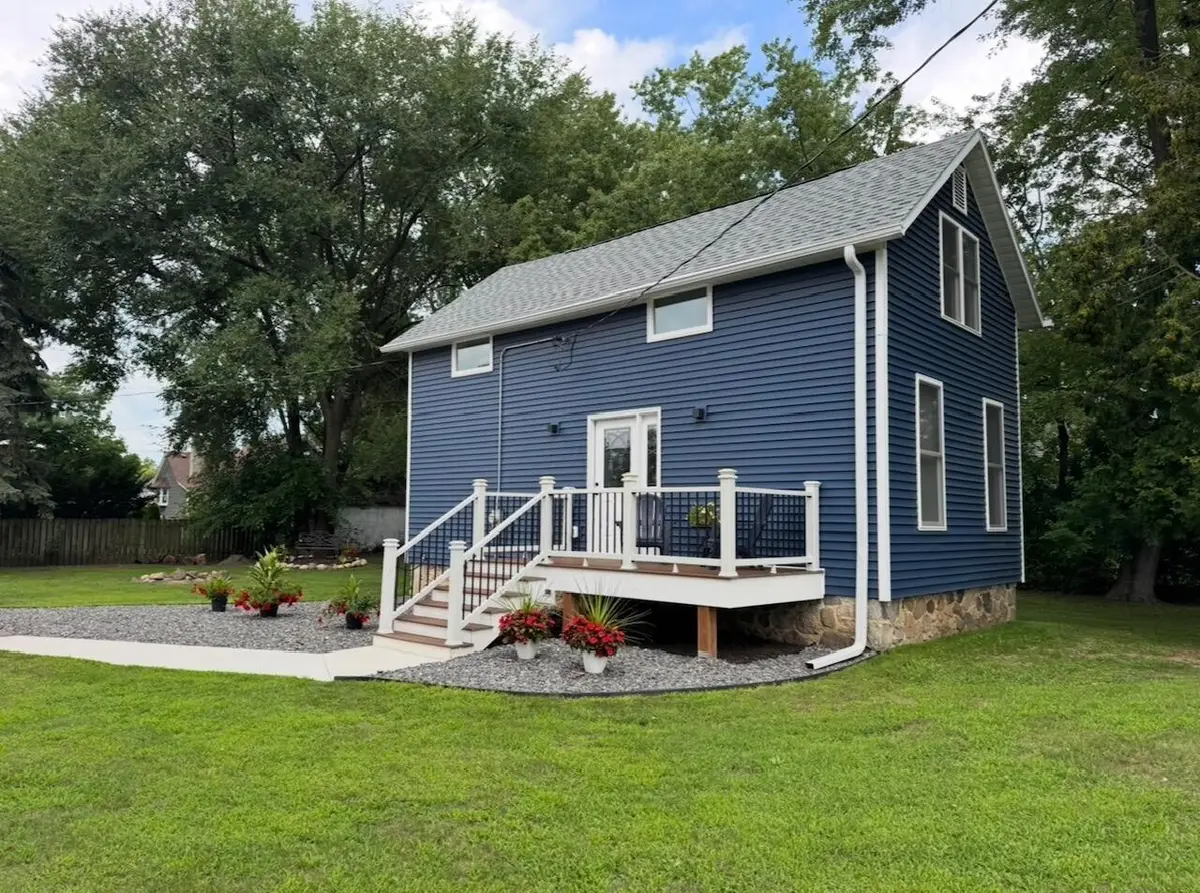105 Roberts Rd, Dousman, WI 53118 - #1