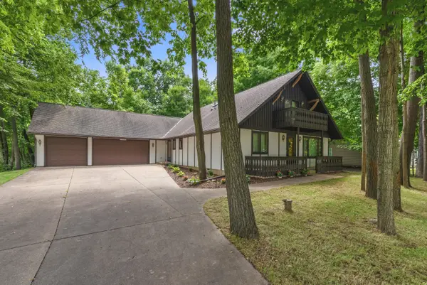 S70W16663 Hedgewood Dr, Muskego, WI 53150